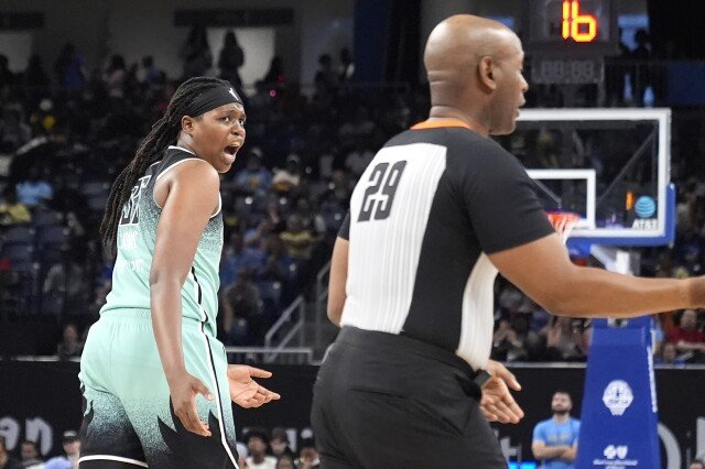 Jonquel Jones marca 34 pontos, recorde da carreira, Liberty vence Aces campeões em título pela 8ª vitória consecutiva